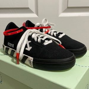 OFF-WHITE Vulc low black (updated stripes)